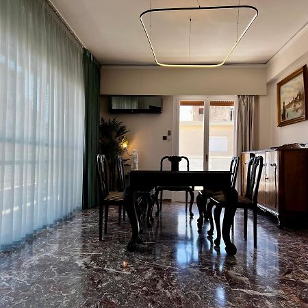 Happy Place! Big, Bright & Central - Ideal For Families And Groups Of Friends Патра Екстериор снимка