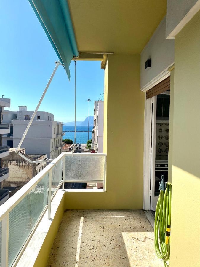 Happy Place! Big, Bright & Central - Ideal For Families And Groups Of Friends Патра Екстериор снимка