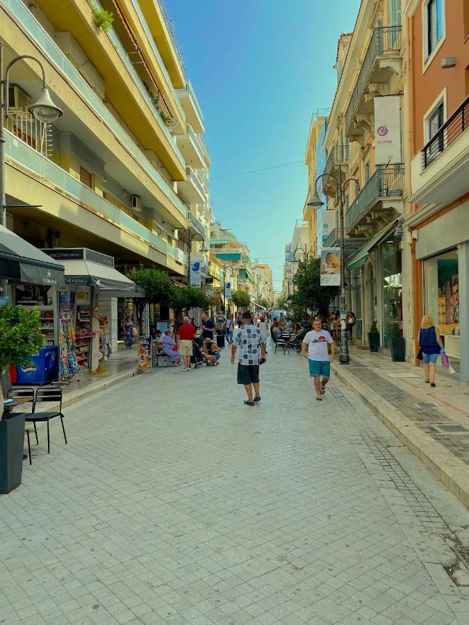 Happy Place! Big, Bright & Central - Ideal For Families And Groups Of Friends Патра Екстериор снимка