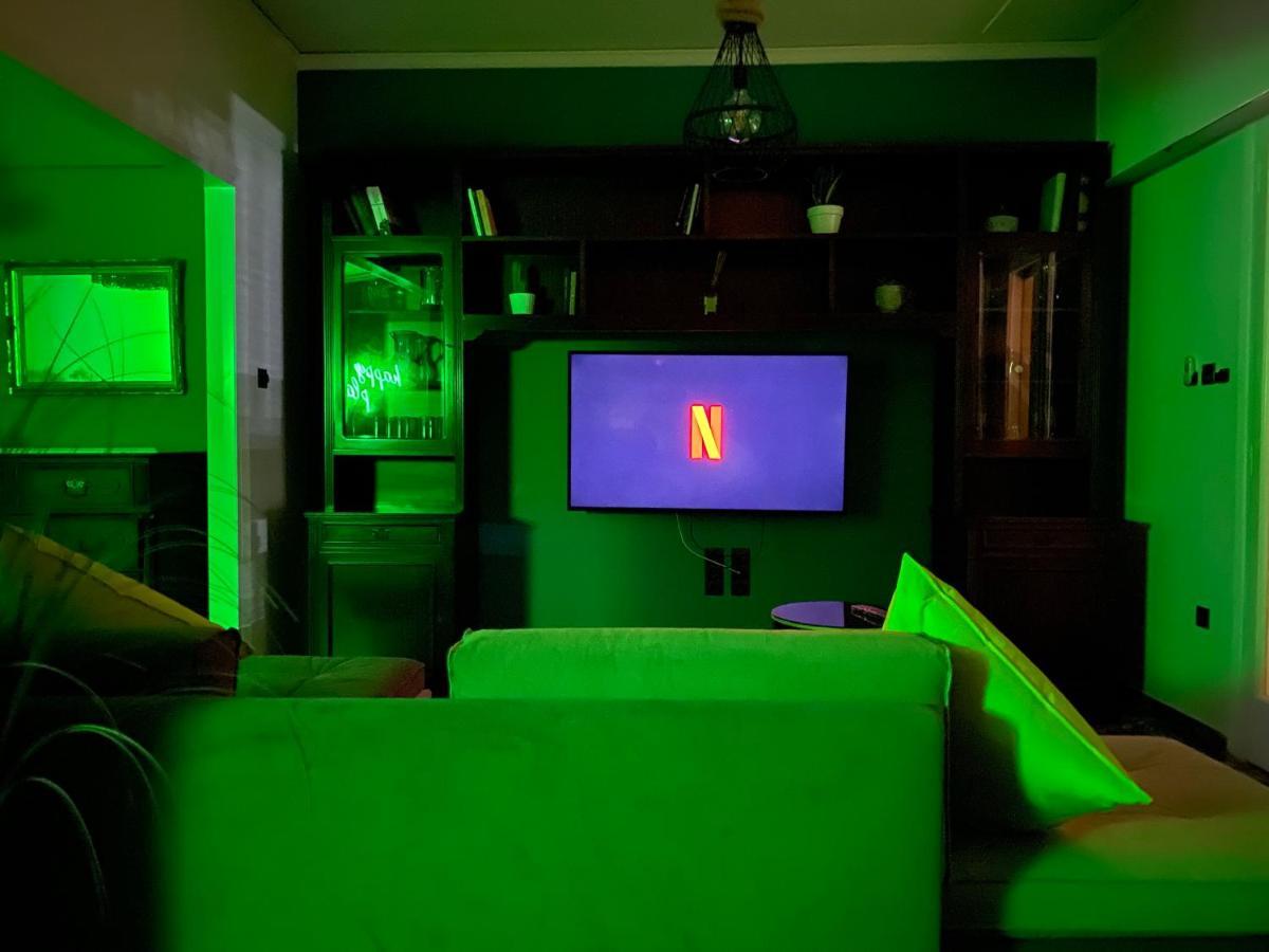 Happy Place! Big, Bright & Central - Ideal For Families And Groups Of Friends Патра Екстериор снимка
