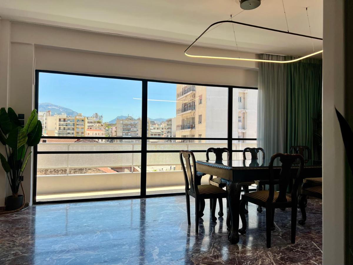 Happy Place! Big, Bright & Central - Ideal For Families And Groups Of Friends Патра Екстериор снимка