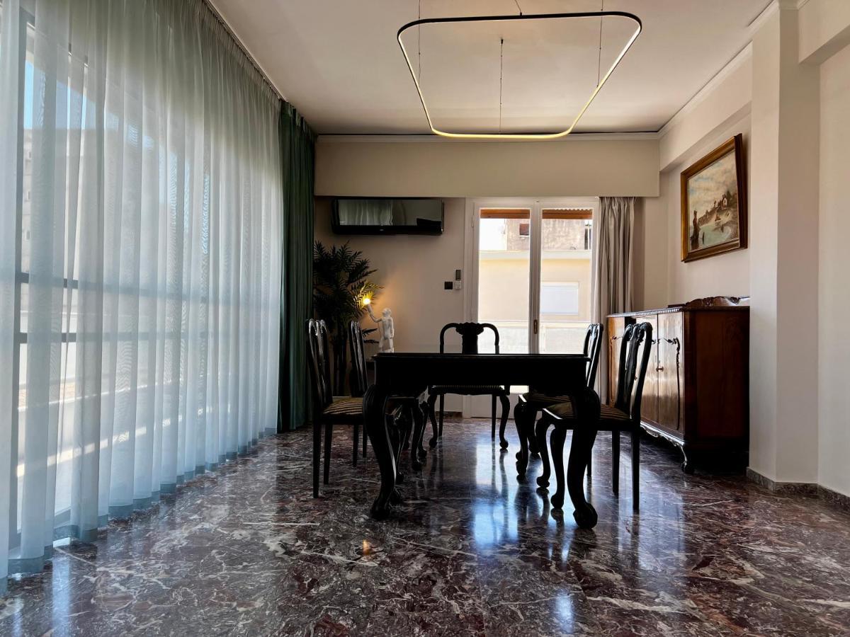 Happy Place! Big, Bright & Central - Ideal For Families And Groups Of Friends Патра Екстериор снимка