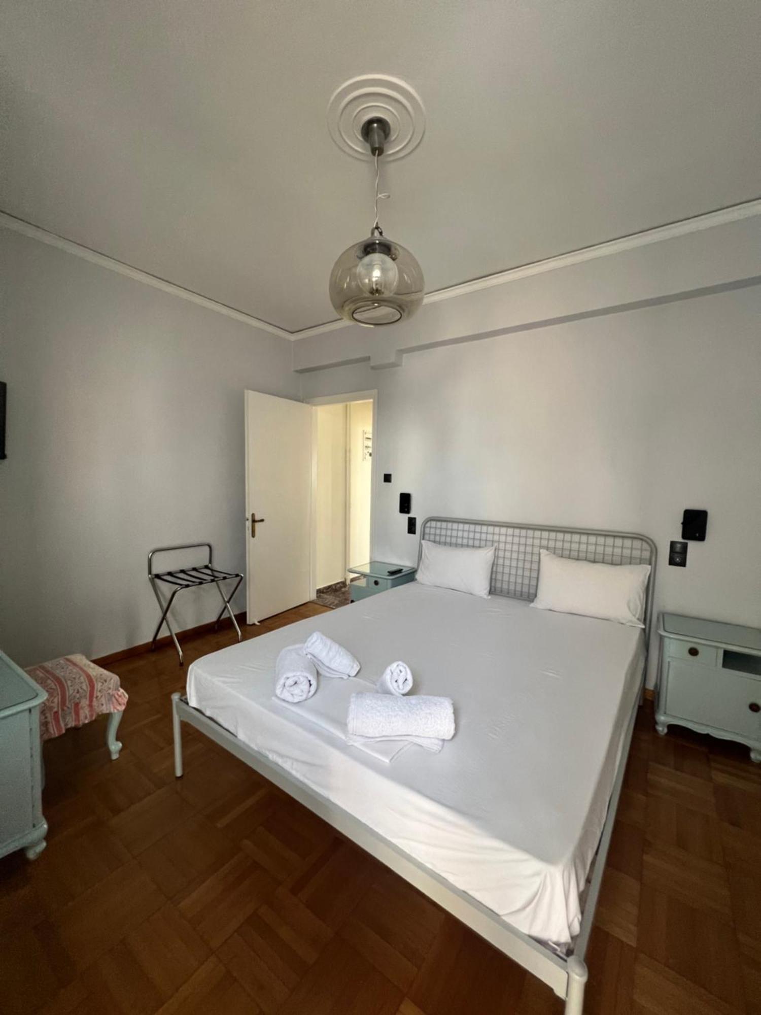 Happy Place! Big, Bright & Central - Ideal For Families And Groups Of Friends Патра Екстериор снимка